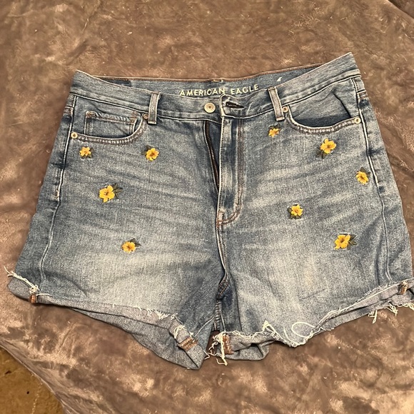 American Eagle Denim Mom Shorts with yellow flowers size 10 - Picture 1 of 5